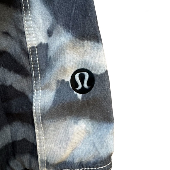 Lululemon• Dance to yoga pants • size 4 - Picture 9 of 9